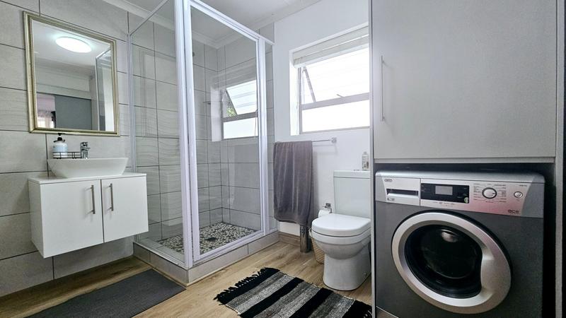 6 Bedroom Property for Sale in Fraaiuitsig Western Cape